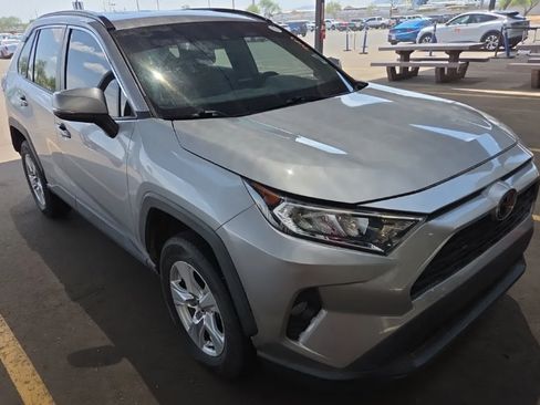 Used 2021 Toyota RAV4 XLE FWD image 1