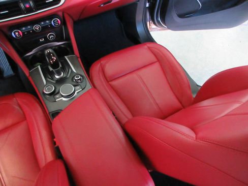 Used 2019 Alfa Romeo Stelvio Ti AWD/4WD image 21