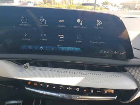 New 2025 Cadillac Optiq Luxury 2 image 11