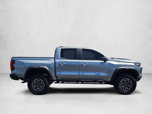 Used 2025 Chevrolet Colorado ZR2 w/ Technology Package AWD/4WD image 4