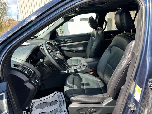 Used 2018 Ford Explorer XLT w/ Equipment Group 202A AWD/4WD image 22