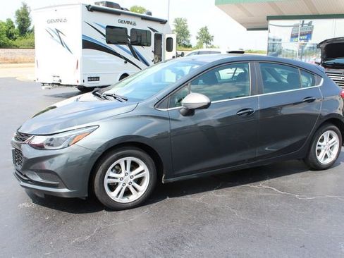 Used 2018 Chevrolet Cruze LT w/ Convenience Package image 2