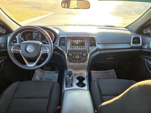 Used 2018 Jeep Grand Cherokee Laredo image 17