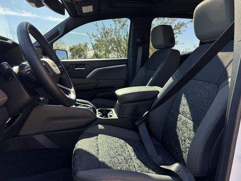 Used 2024 Chevrolet Colorado ZR2 image 11