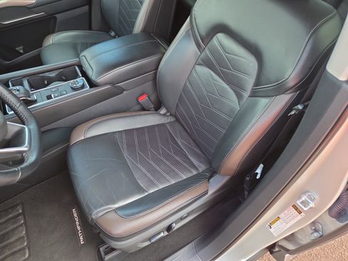 Used 2023 Nissan Pathfinder Platinum image 13