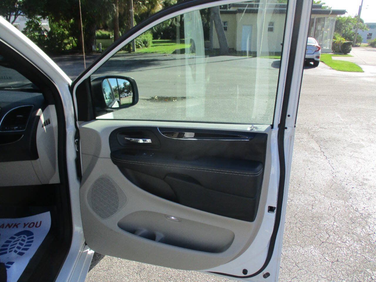 Used 2018 Dodge Grand Caravan SXT w/ Driver Convenience Group FWD image 29