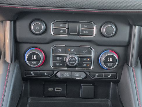 Used 2023 Chevrolet Suburban RST w/ Luxury Package image 17