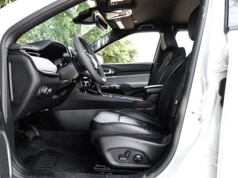 Used 2023 Jeep Compass Latitude AWD/4WD image 42