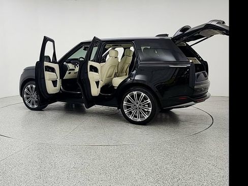 Certified 2025 Land Rover Range Rover SE AWD/4WD image 12