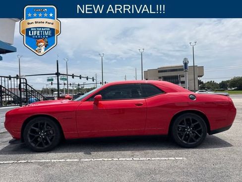 Used 2022 Dodge Challenger R/T RWD image 1