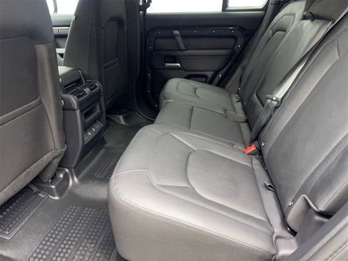Used 2025 Land Rover Defender 110 S image 26