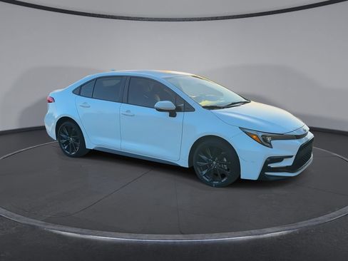 Used 2023 Toyota Corolla SE FWD image 2