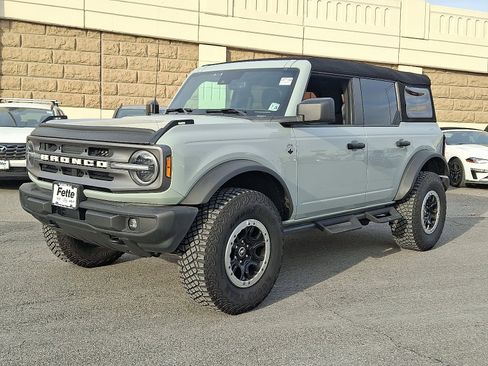 Used 2023 Ford Bronco Big Bend w/ Sasquatch Package image 1