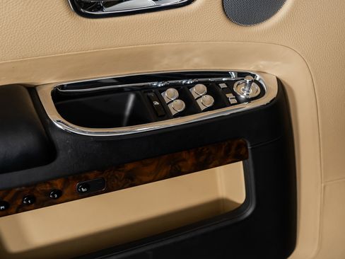 Used 2013 Rolls-Royce Ghost image 46