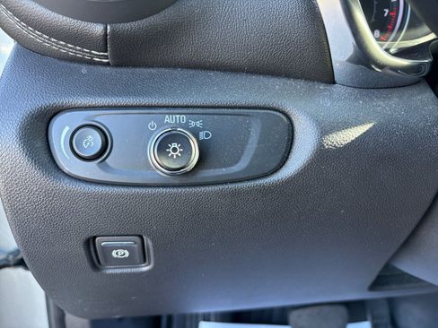 Used 2023 Chevrolet Blazer LT FWD image 23