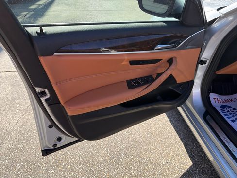 Used 2019 BMW 530i w/ Convenience Package image 17