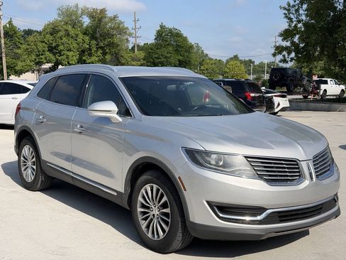 Used 2018 Lincoln MKX Select w/ Select Plus Package AWD/4WD image 3