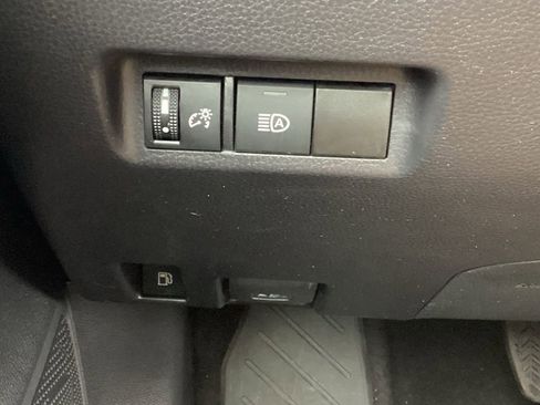 Used 2025 Toyota RAV4 XLE image 21