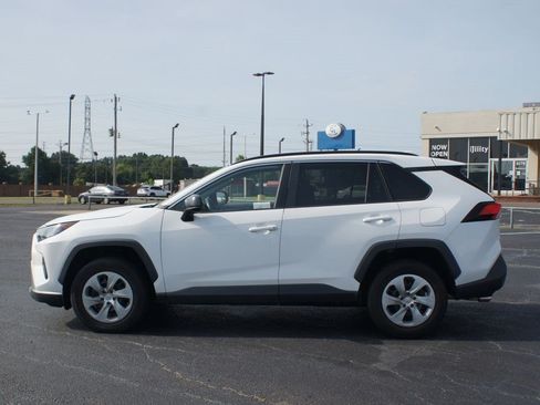 Used 2021 Toyota RAV4 LE FWD image 10