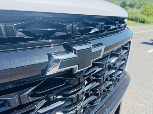 Used 2024 Chevrolet Traverse RS image 17