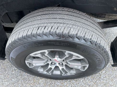 Used 2025 GMC Sierra 1500 SLT image 11