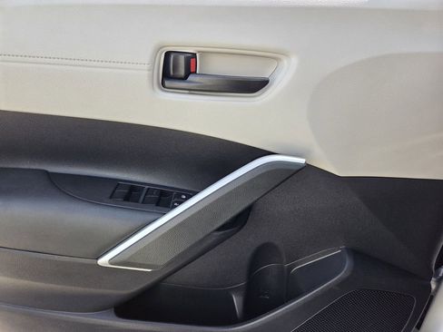 Used 2023 Toyota Corolla Cross LE image 23