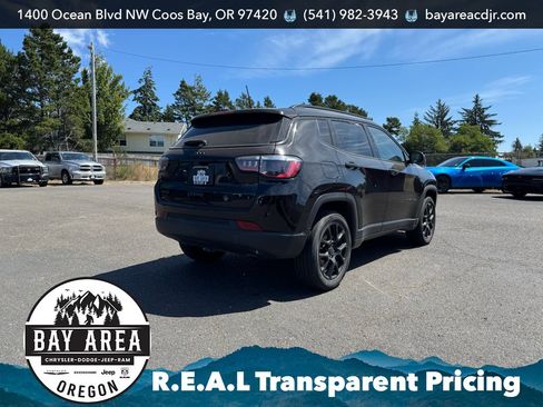 Used 2025 Jeep Compass Latitude w/ Convenience Group AWD/4WD image 5