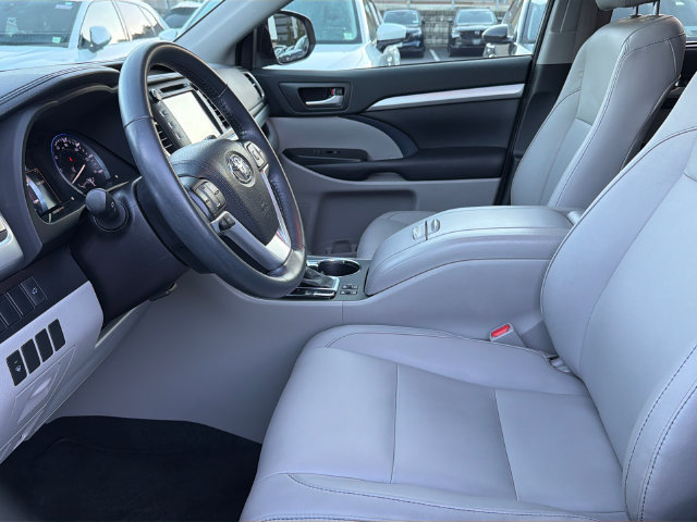 Used 2016 Toyota Highlander XLE FWD image 10
