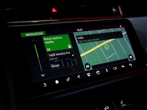 Used 2020 Land Rover Range Rover Evoque R-Dynamic SE AWD/4WD image 14