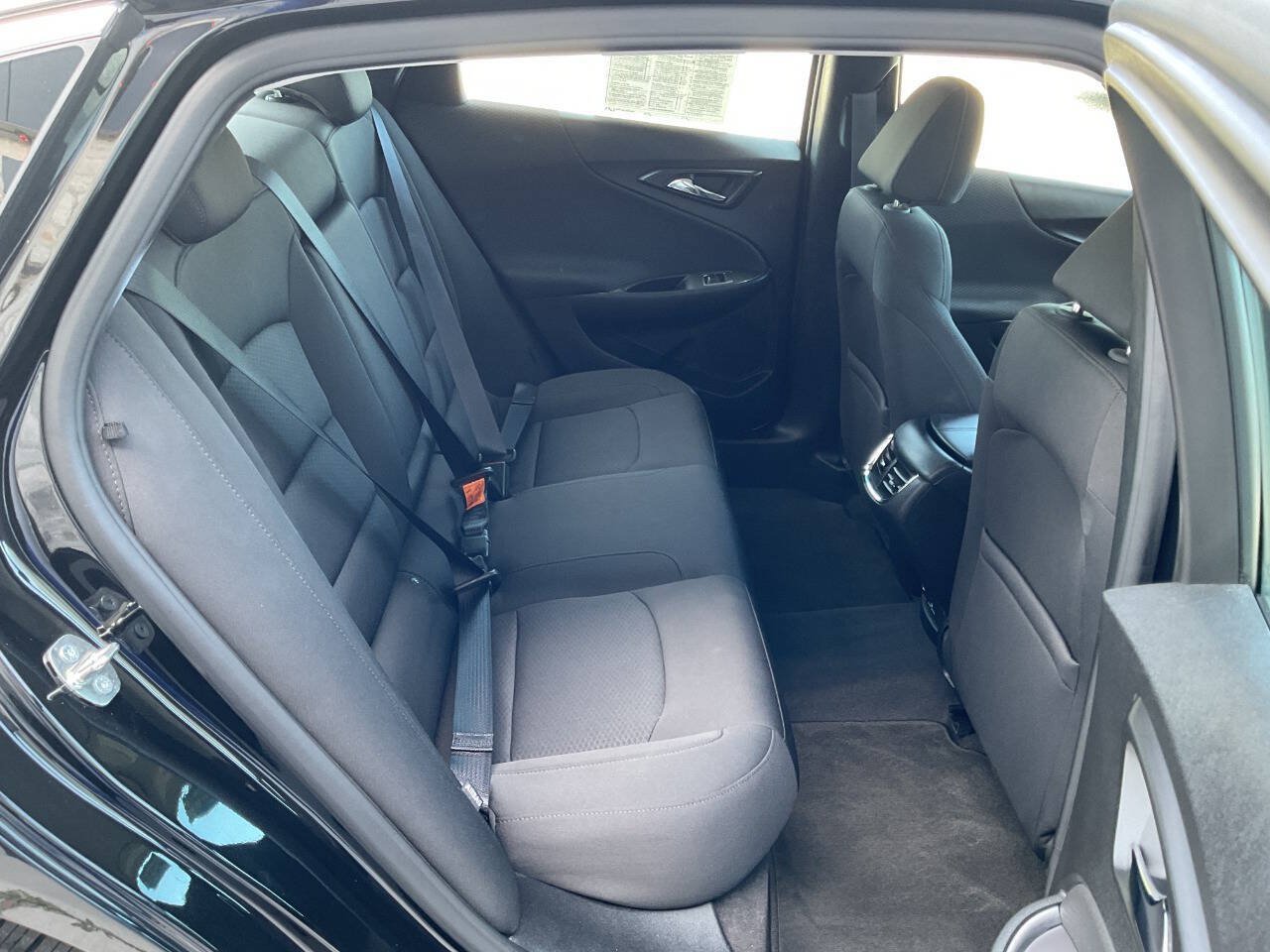 Used 2018 Chevrolet Malibu LT FWD image 32