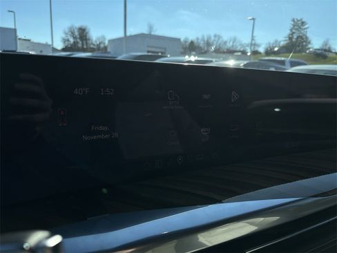 Used 2025 Cadillac Escalade Premium Luxury Platinum image 22