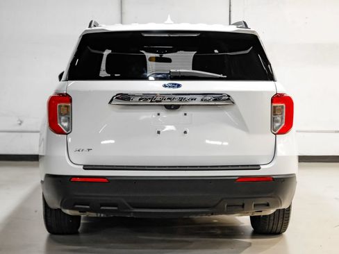 Used 2023 Ford Explorer XLT RWD image 9