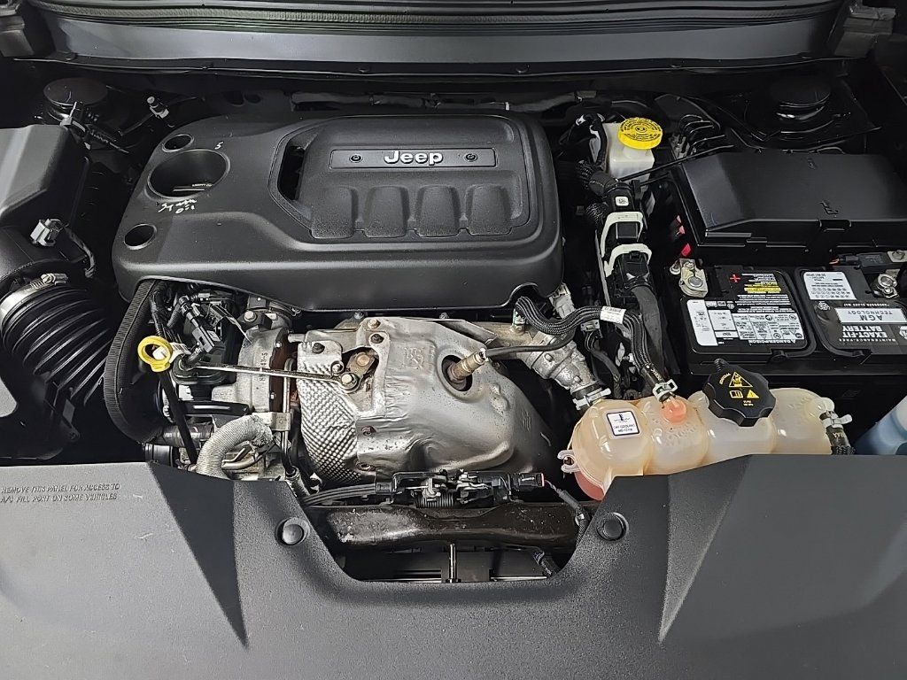 Used 2019 Jeep Cherokee Limited AWD/4WD image 13