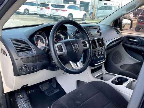 Used 2013 Dodge Grand Caravan SXT w/ UConnect Hands-Free Group image 13