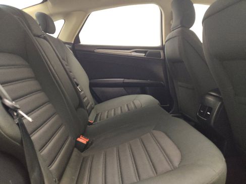 Used 2019 Ford Fusion SE FWD image 19