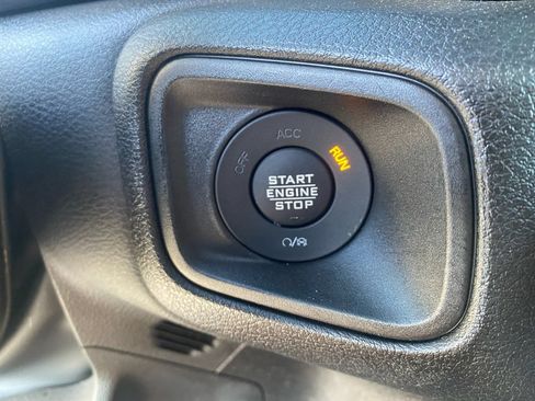 Used 2025 Jeep Wrangler Sport AWD/4WD image 17