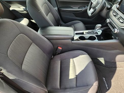 Used 2024 Nissan Altima 2.5 SV FWD image 14