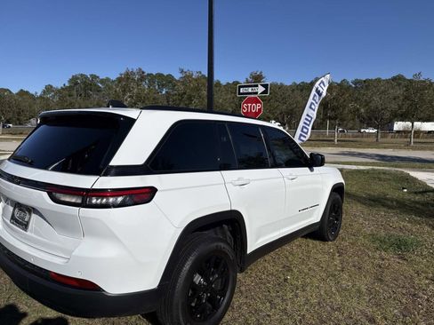 Used 2024 Jeep Grand Cherokee Altitude image 3
