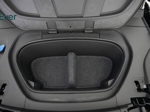 Used 2021 Volvo XC40 P8 Recharge w/ Advanced Package image 26