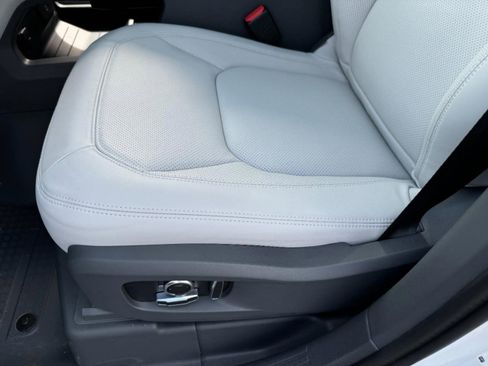 Certified 2025 Land Rover Defender 130 X-Dynamic SE image 28