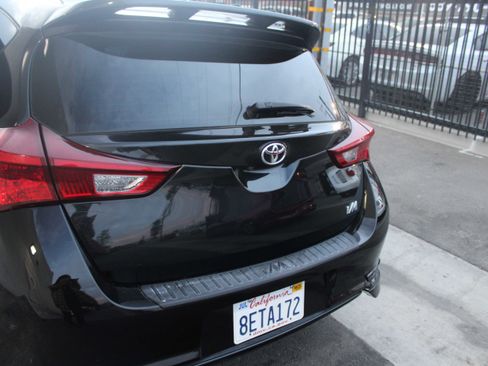 Used 2018 Toyota Corolla iM image 6