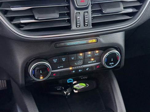 Used 2022 Ford Escape Titanium FWD image 24