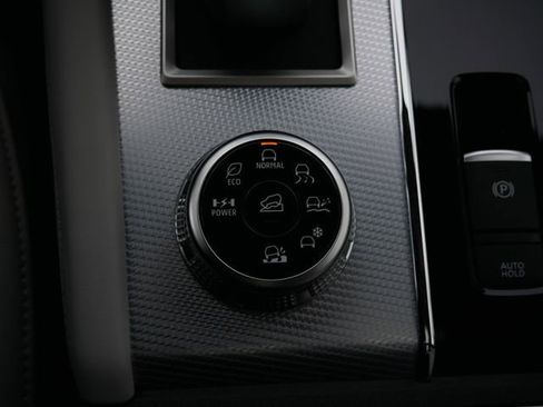 Used 2025 Mitsubishi Outlander SEL image 24