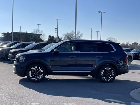 New 2025 Kia Telluride S image 4