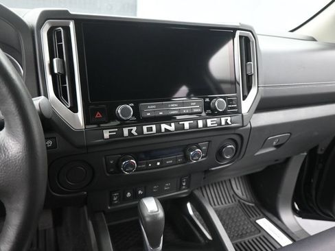 Used 2025 Nissan Frontier SV w/ SV Convenience Package RWD image 14