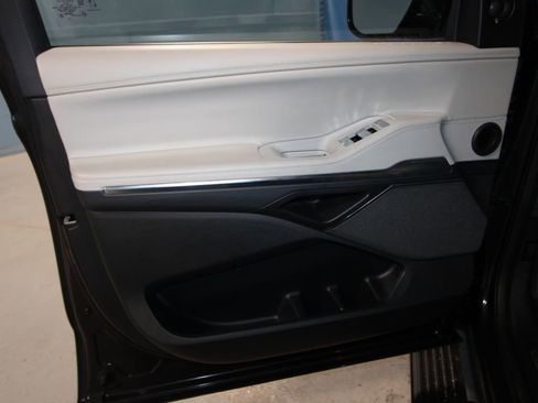 Used 2025 Lincoln Navigator Reserve image 5