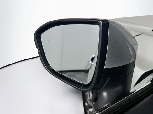 Used 2025 Nissan Pathfinder SV FWD image 16