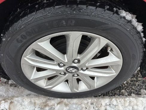 Used 2017 Hyundai Elantra Value Edition image 9