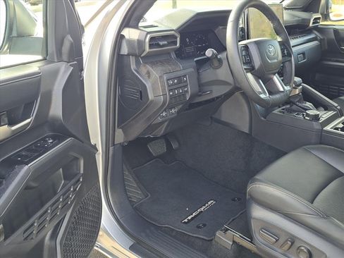 Used 2025 Toyota Tacoma Limited image 9
