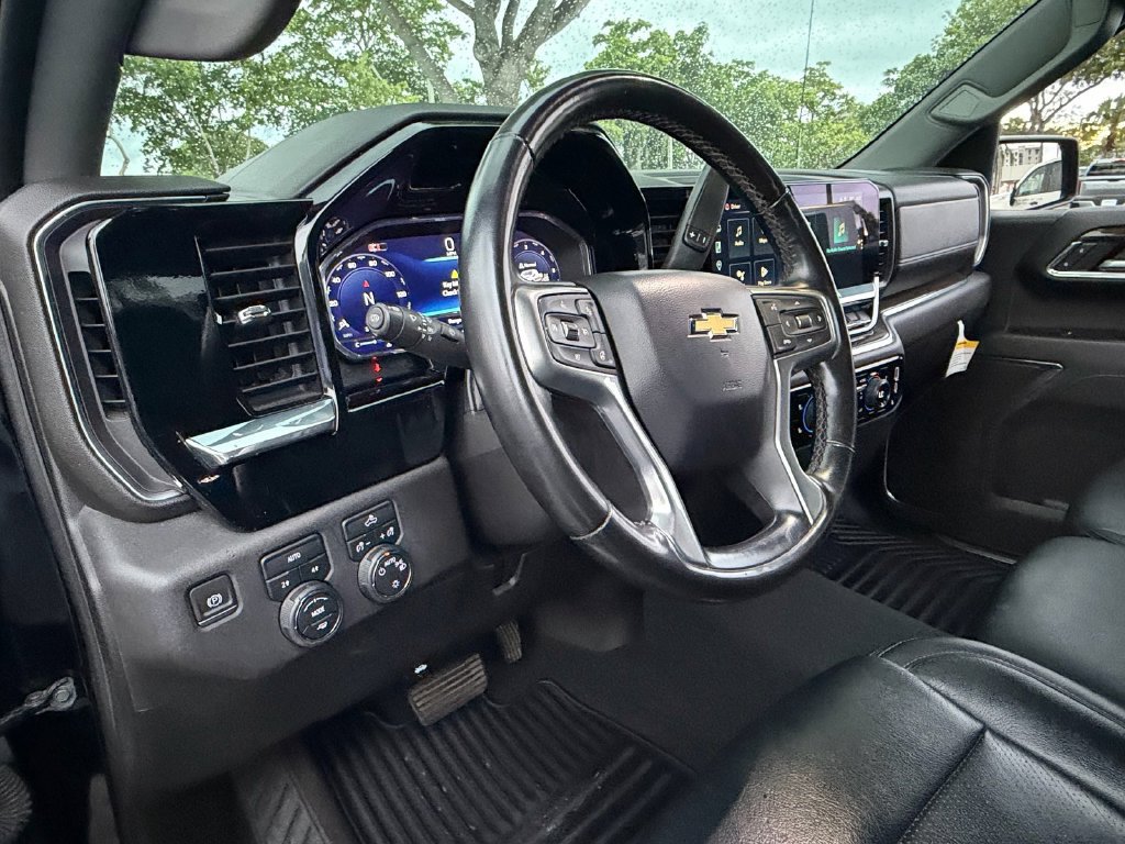 Used 2024 Chevrolet Silverado 1500 LT AWD/4WD image 10